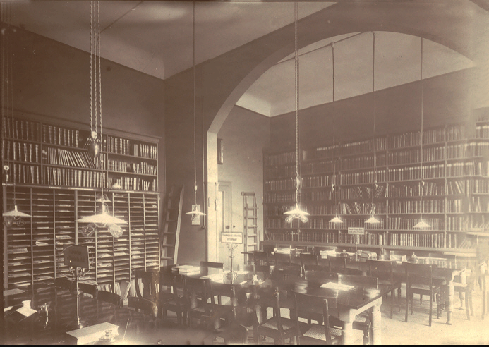 Lending and reading room approx. 1900